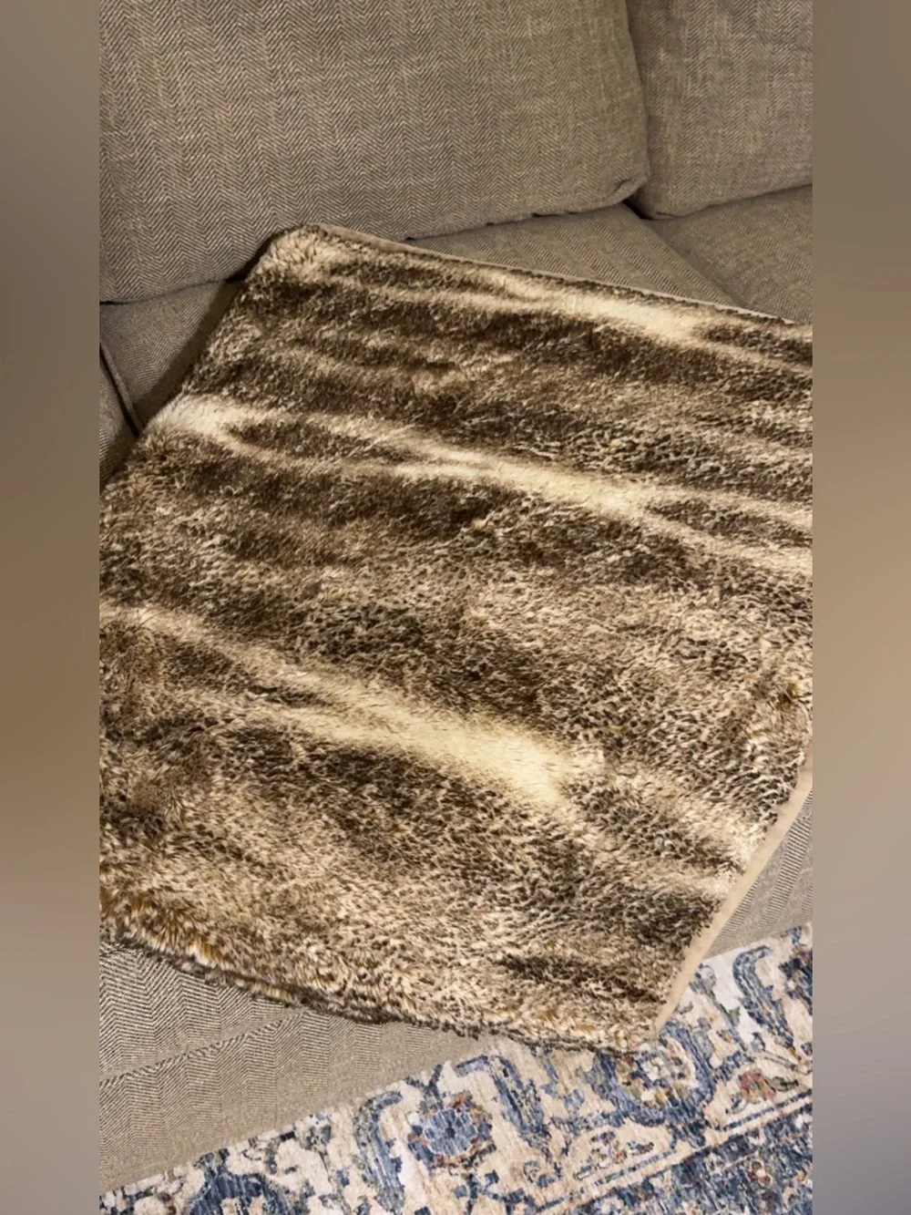 POTTERY BARN Elegant Gorgeous Faux Fur Brown Throw Blanket 50” x 60 “